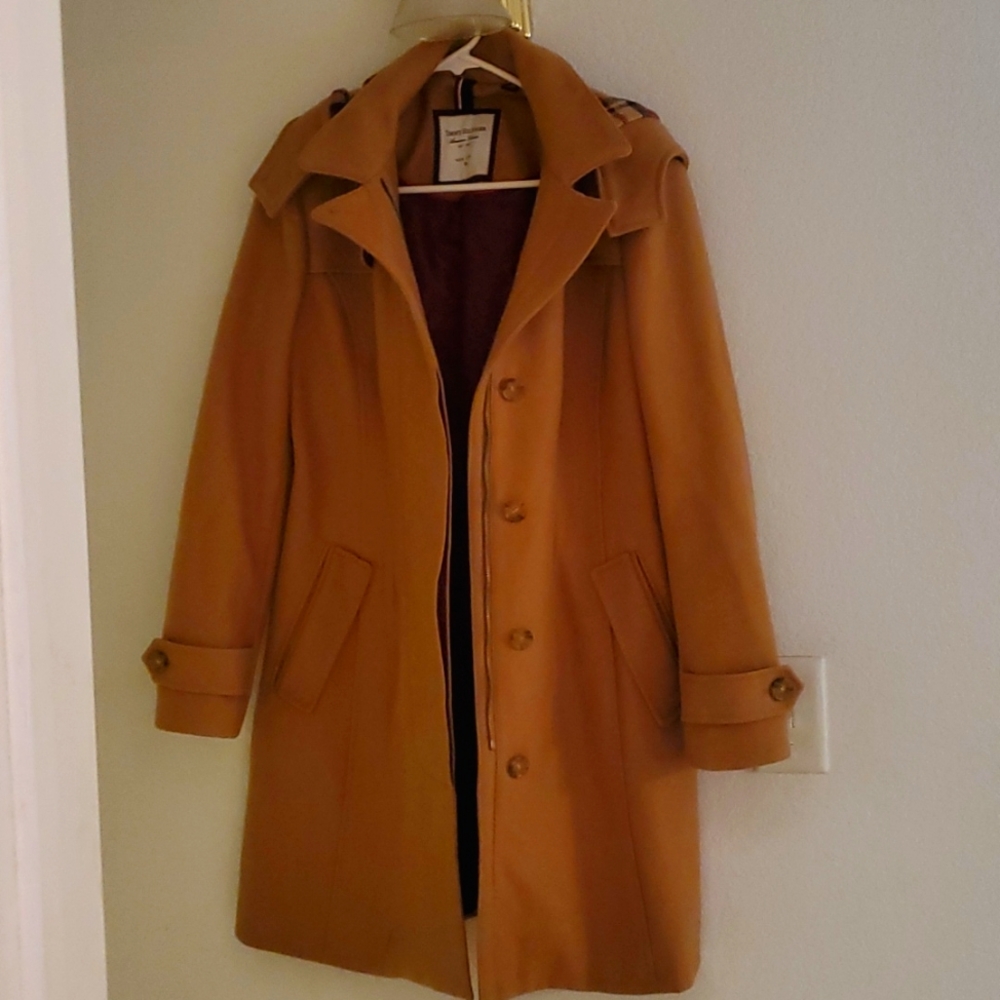 Tommy Hilfiger jacket with removable hood.